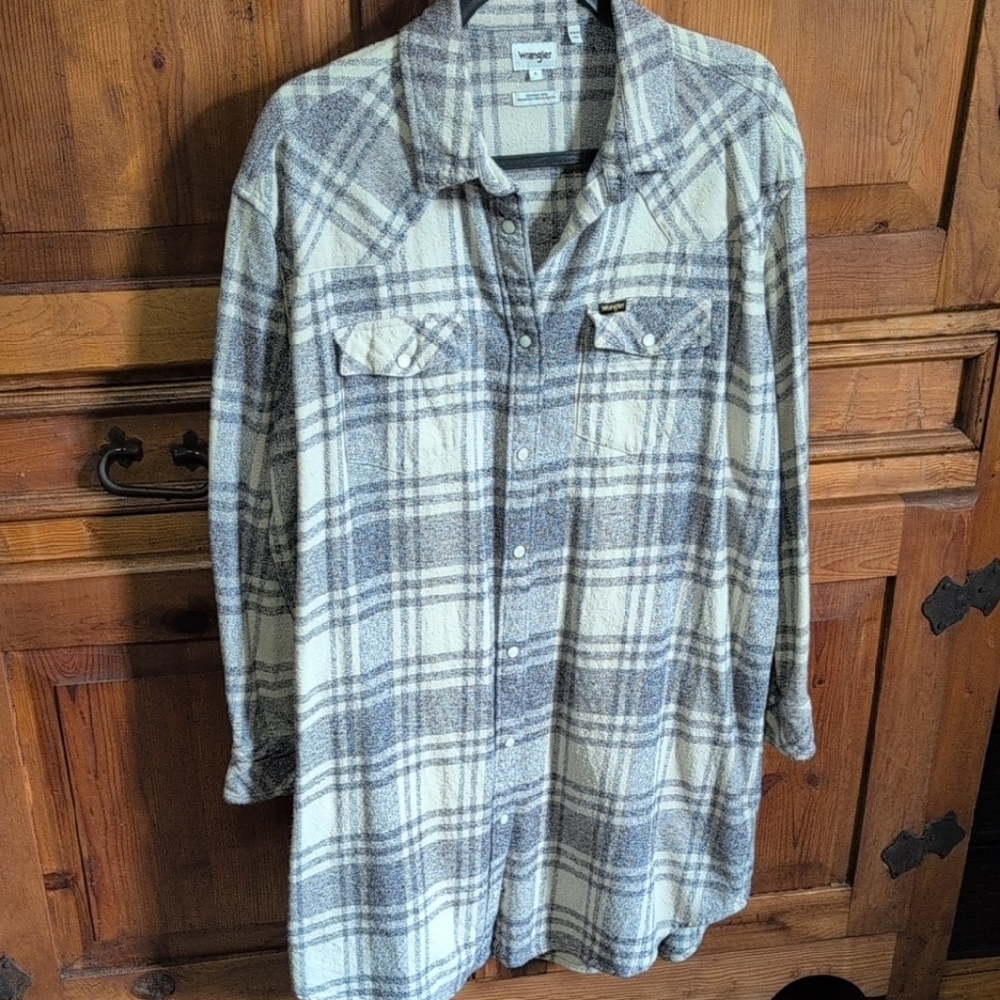 Wrangler Cream and Gray Plaid Shirt